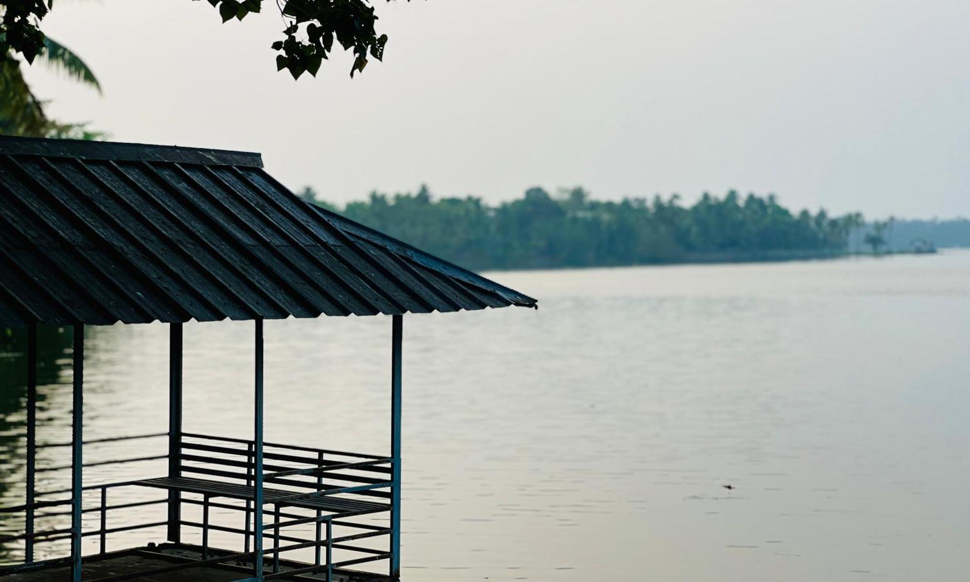 Waterfront By Palmyra Lejlighed Kollam Eksteriør billede